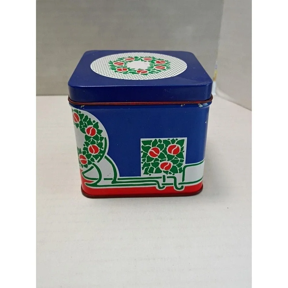 Vtg Retro Holiday / Christmas Tin with 70 Delicate Paper Coasters from 1985